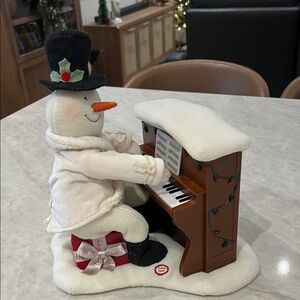 Hallmark 205 Jingle Pals Singing Snowman Figurine with Piano